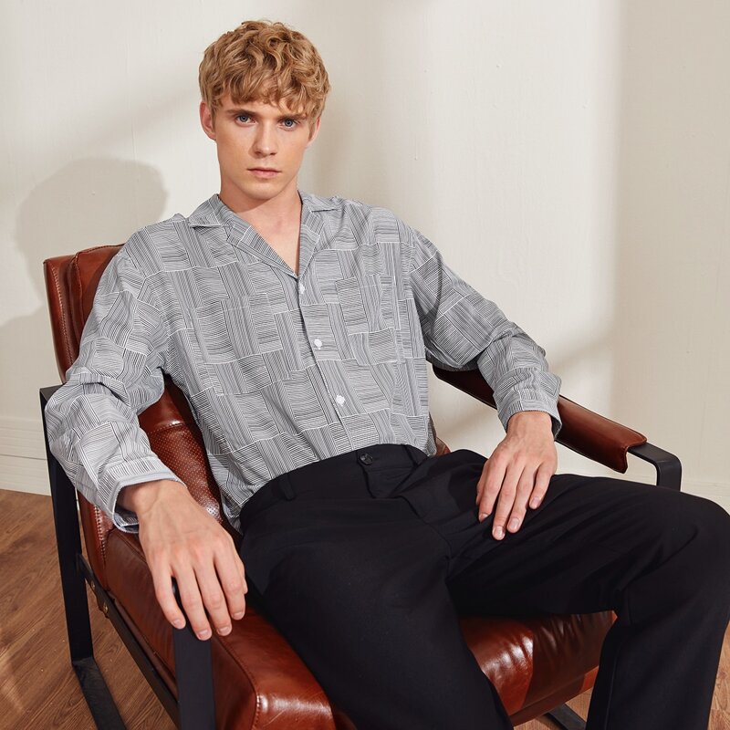 

Men Revere Collar Striped Patchwork Shirt, Black and white