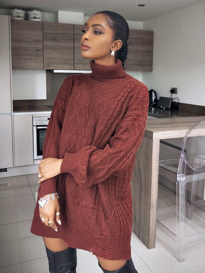 الملبس الصوفي بالخط الطويل ومحيك الكاب وخصوصية الممزق وسقوط الكتف وتوالت الياقة