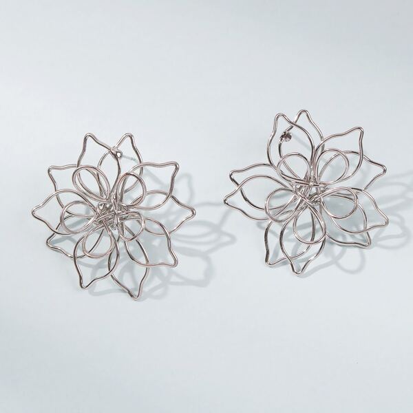 

Hollow Out Flower Stud Earrings, Silver