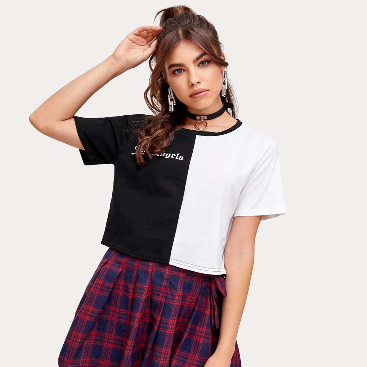 

Two Tone Letter Graphic Tee, Black and white