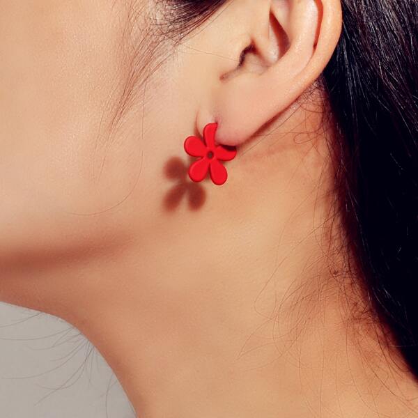 

Flower shaped Stud Earrings, Red