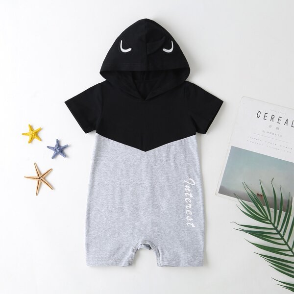 

Baby Boy Letter Graphic Color-block Embroidery Hooded Romper, Multicolor