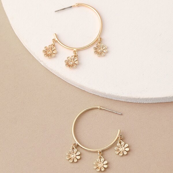 

1pair Daisy Flower Charm Hoop Earrings, Gold