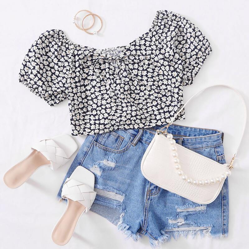 

Tie Front Puff Sleeve Ditsy Floral Crop Top, Black
