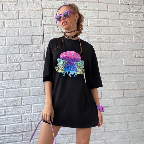 

Drop Shoulder Graphic Print Tee Dress, Black