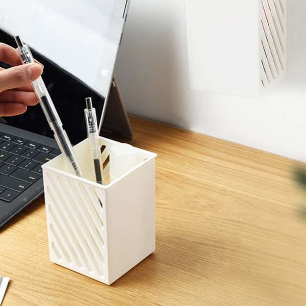 

1pc Random Color Hollow Pen Holder, Multicolor