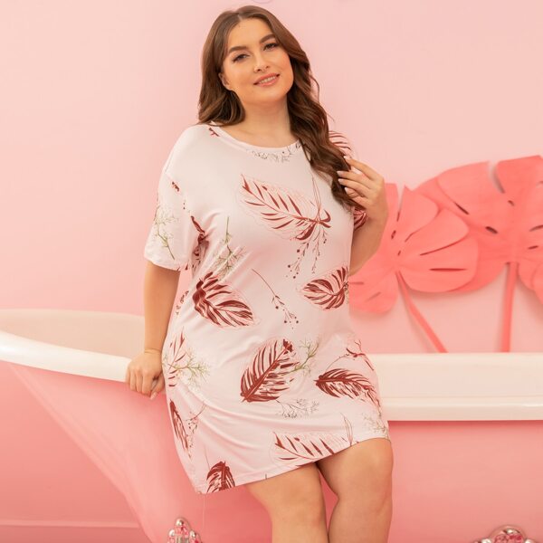 

Plus Leaf Print Night Dress, Baby pink