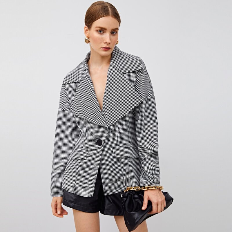 

Notched Collar Buttoned Front Houndstooth Blazer, Black and white