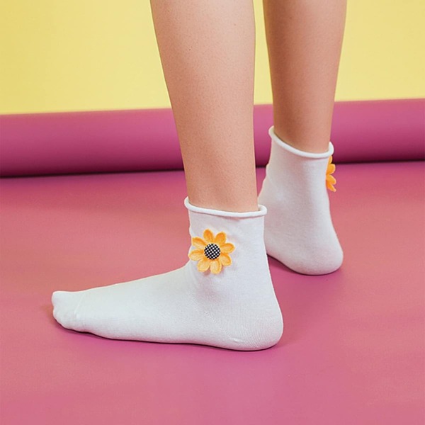 

Flower Applique Socks, White