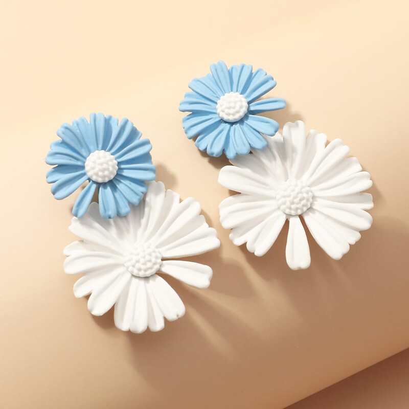 

Daisy Shaped Dual Color Earrings, Multicolor