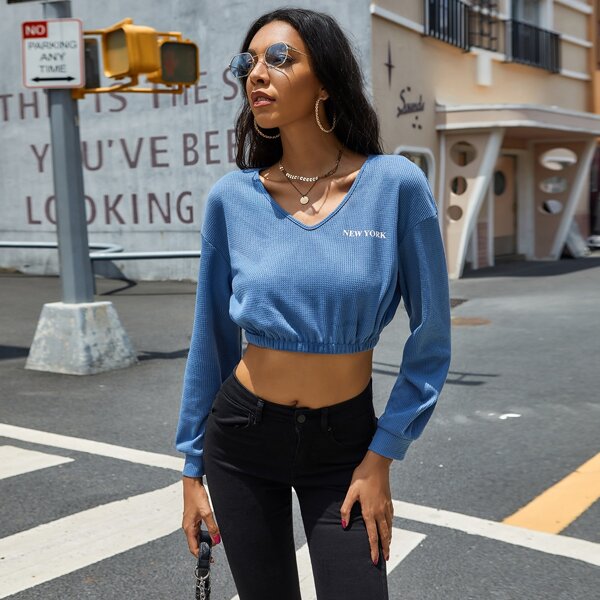 

Letter Graphic V-Neck Crop Sweatshirt, Dusty blue