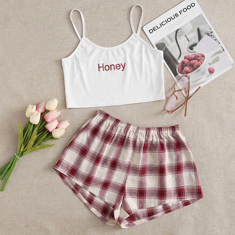 

Letter Graphic Cami Top With Plaid Shorts PJ Set, Multicolor