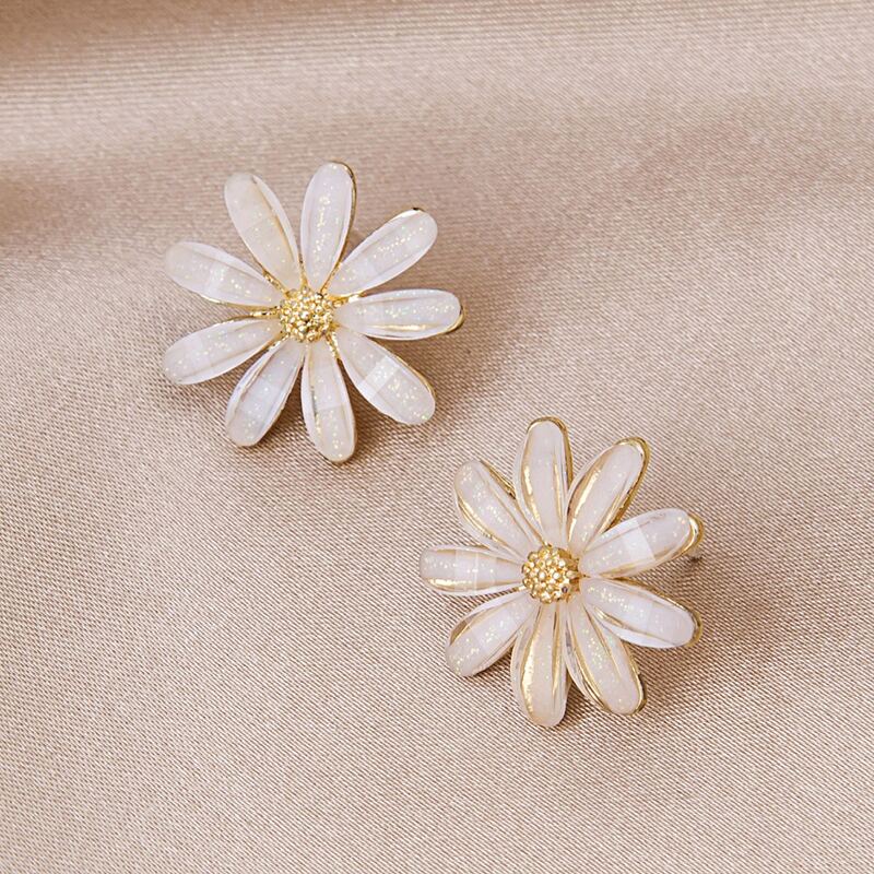 

Flower Shaped Stud Earrings, Gold
