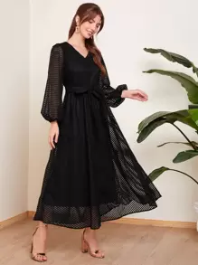 Mulvari Vestido con malla fina de manga farol de cuello V con cinturón - Negro - Ver 5