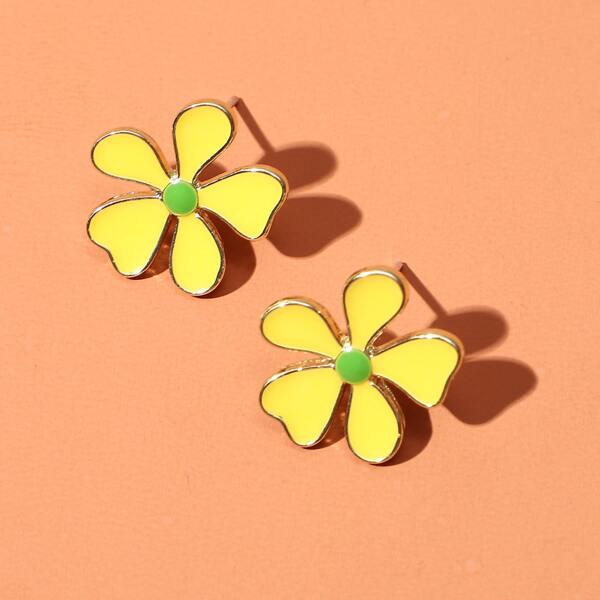 

Flower Design Stud Earrings, Yellow