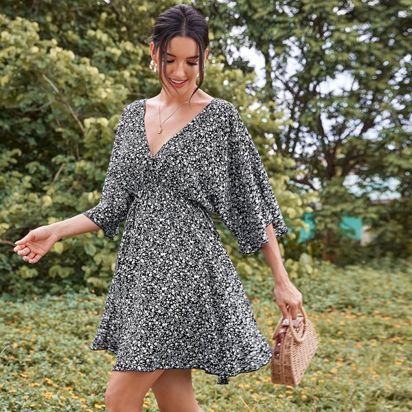 

Ditsy Floral Tie Back Smock Dress, Black and white