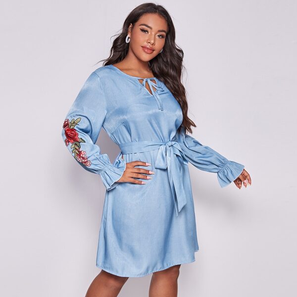 

Plus Tie Neck Belted Floral Embroidery Denim Dress, Light wash