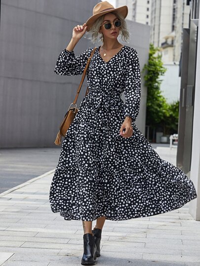 Платье с далматинским принтом и поясом