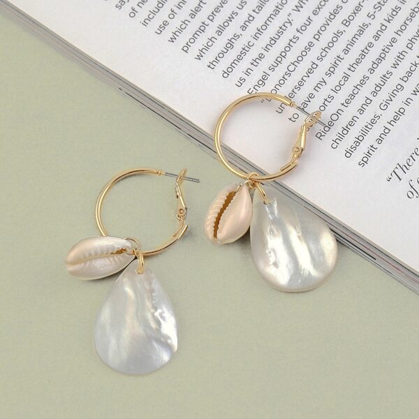 

1pair Mother Of Pearl Cowrie Shell Hoop Earrings, Beige