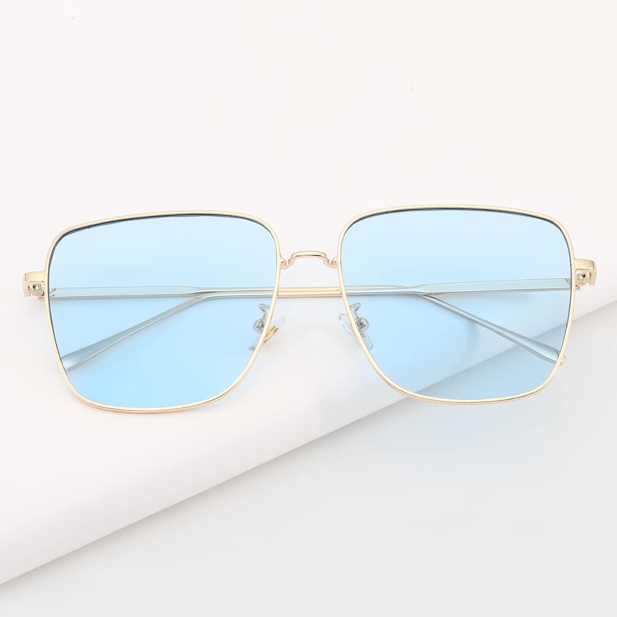 

Tinted Lens Metal Frame Sunglasses
