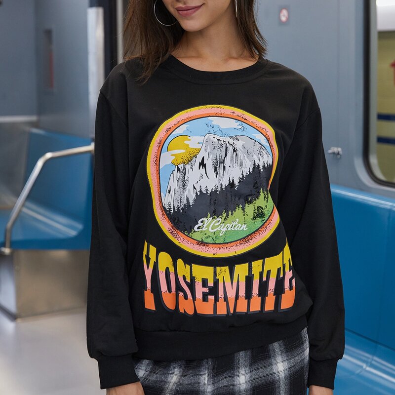 

Mountain Graphic Sweatshirt, Black