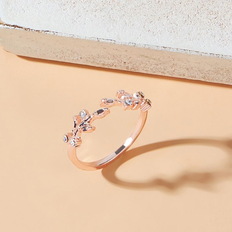 

Rhinestone Leaf Ring, Gold
