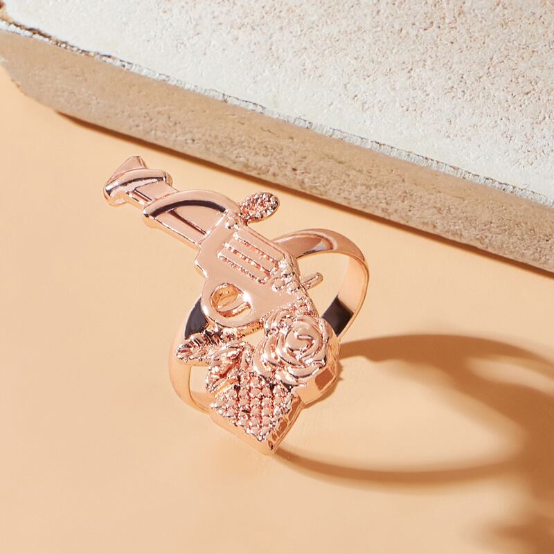 

Floral & Gun Ring, Gold