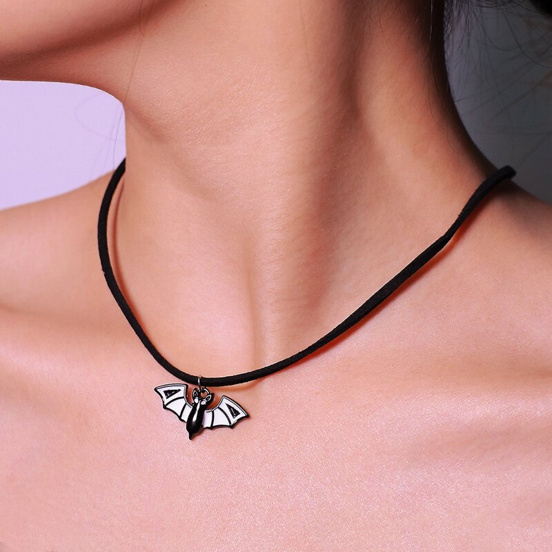 

1pc Bat Clavicle Necklace, Black