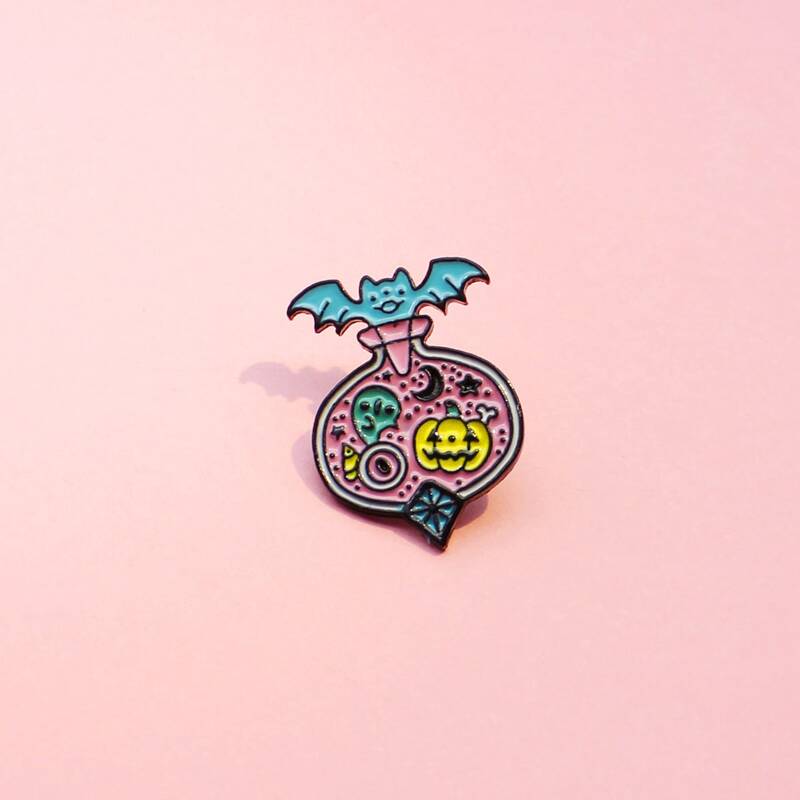 

Halloween Bat Design Brooch, Multicolor
