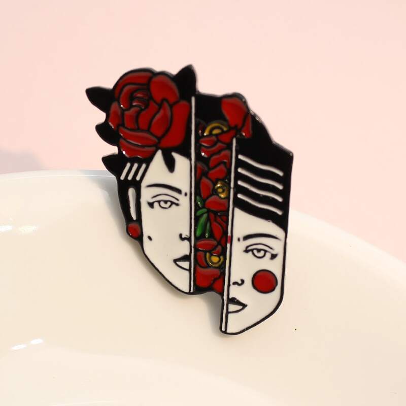 

Halloween Figure Design Brooch, Multicolor