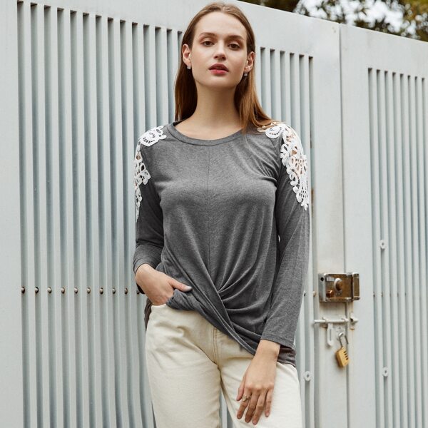 

Guipure Lace Insert Twist Tee, Dark grey