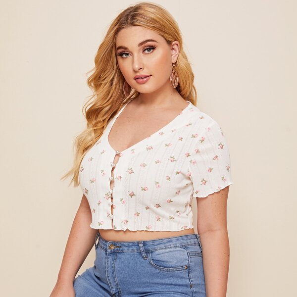 

Plus Button Front Lettuce Trim Floral Tee, White