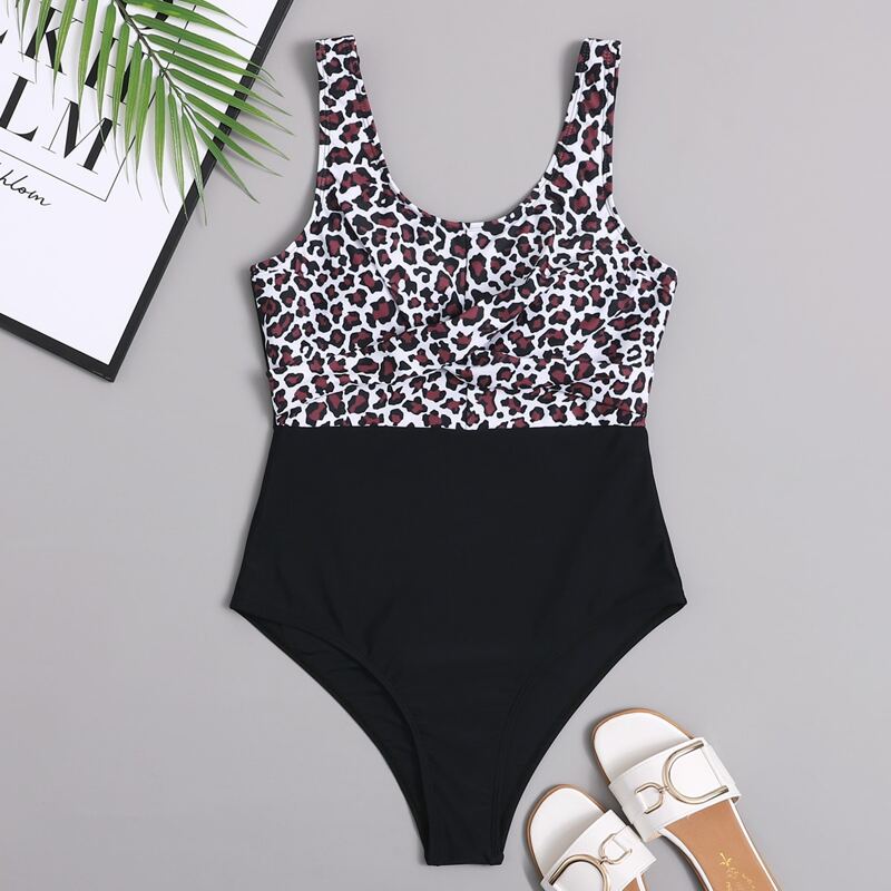 

Graphic Twist One Piece Swimsuit, Multicolor
