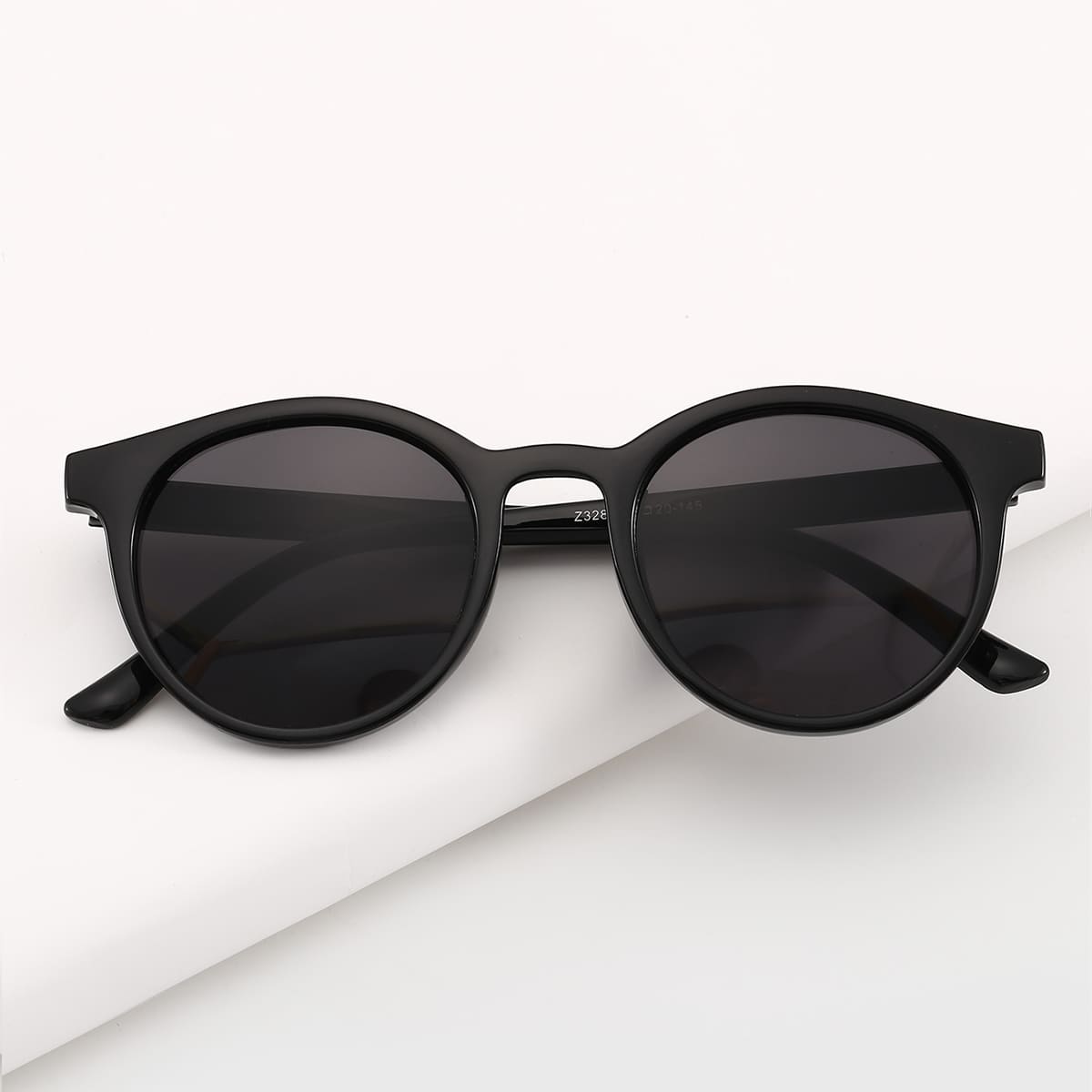 

Round Acrylic Frame Sunglasses, Black