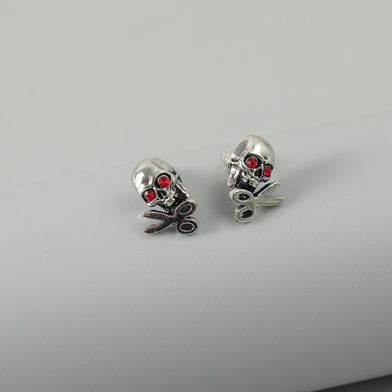 

Guys Skull Decor Stud Earrings, Silver