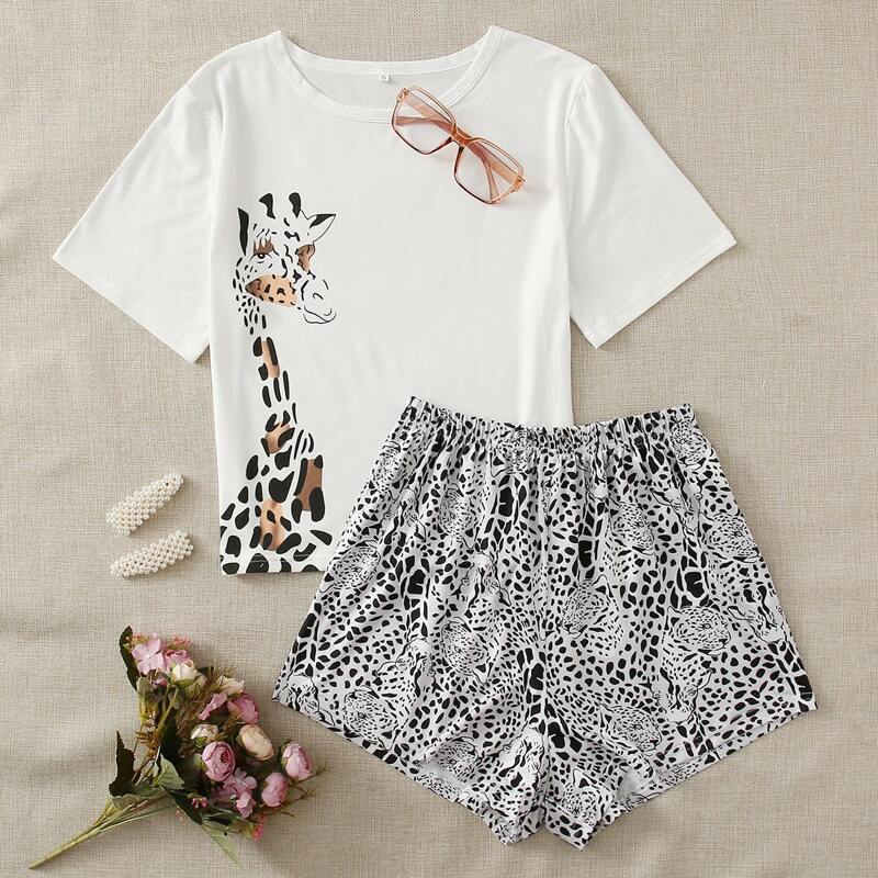 

Giraffe Print Tee And Leopard Print Shorts PJ Set, Multicolor