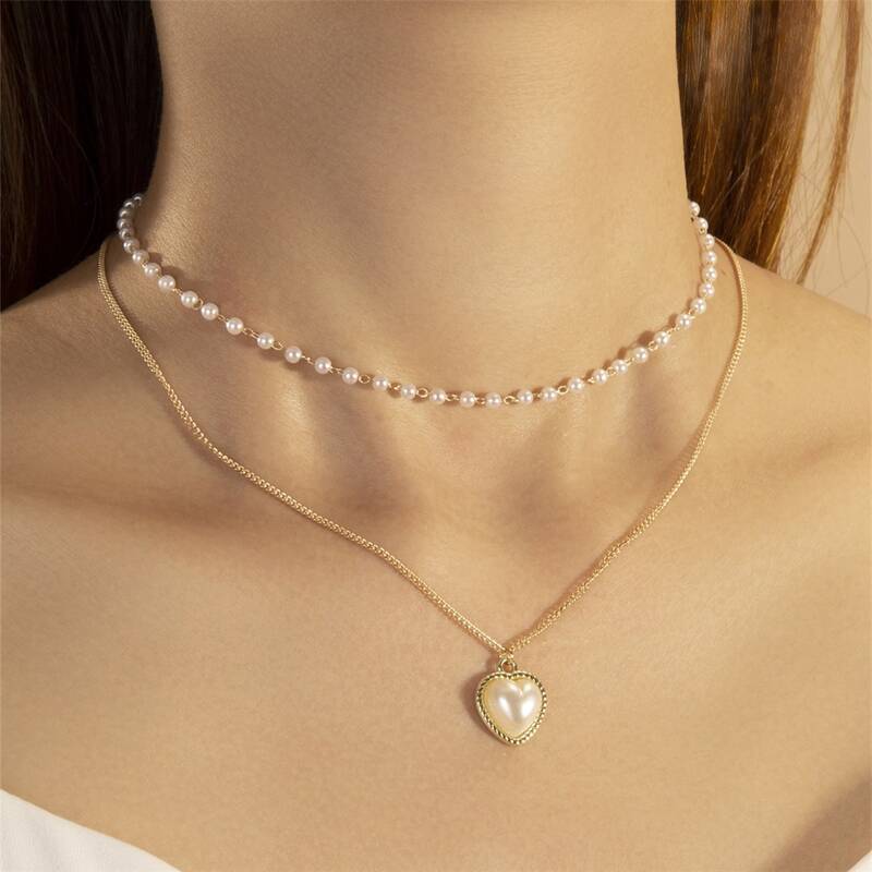 

2pcs Faux Pearl Heart Charm Necklace, White
