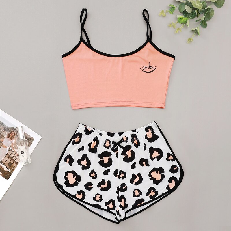 

Letter Graphic Crop Cami Top With Leopard Shorts PJ Set, Multicolor
