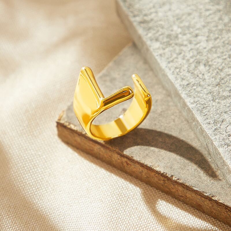 

Letter L Ring, Gold