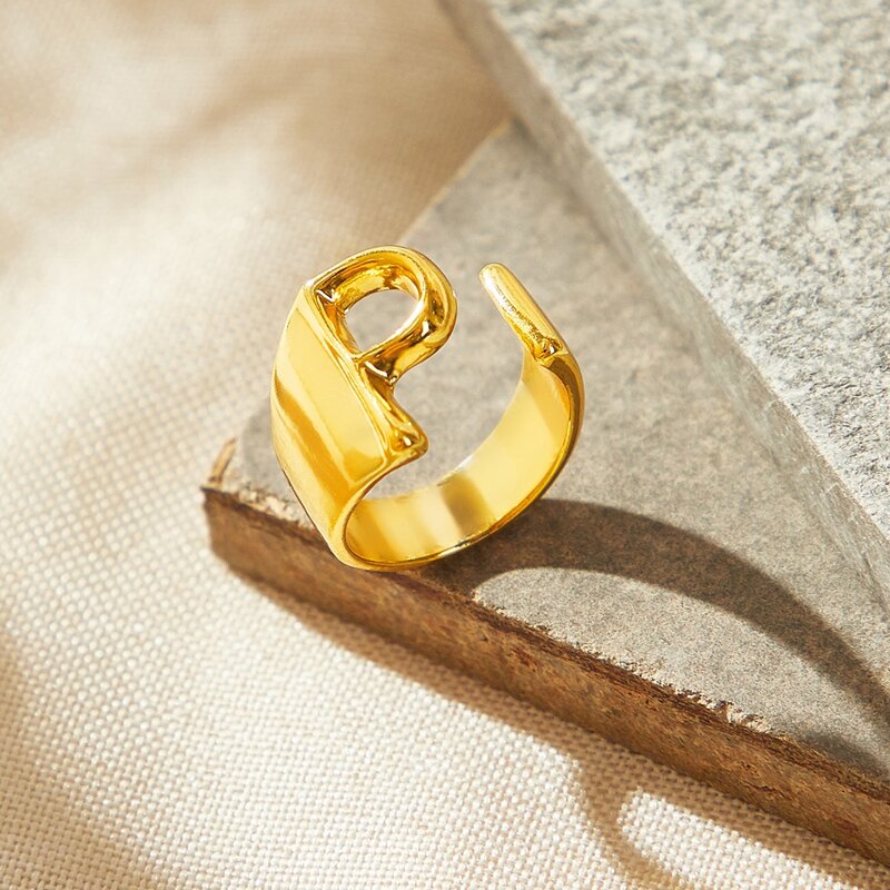 

Letter P Ring, Gold