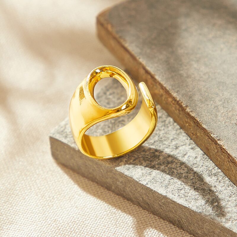 

Letter O Ring, Gold