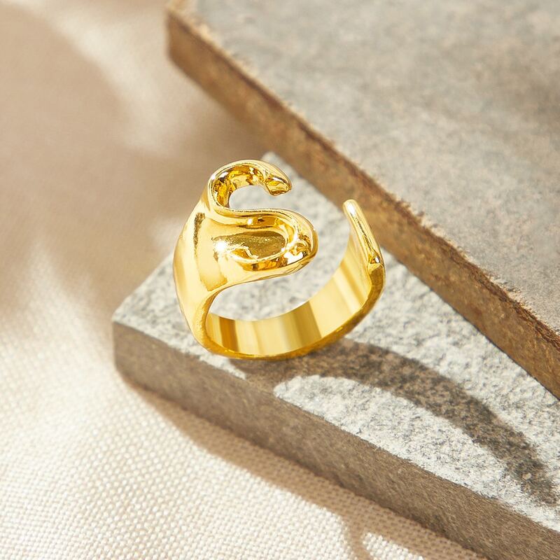 

Letter S Ring, Gold