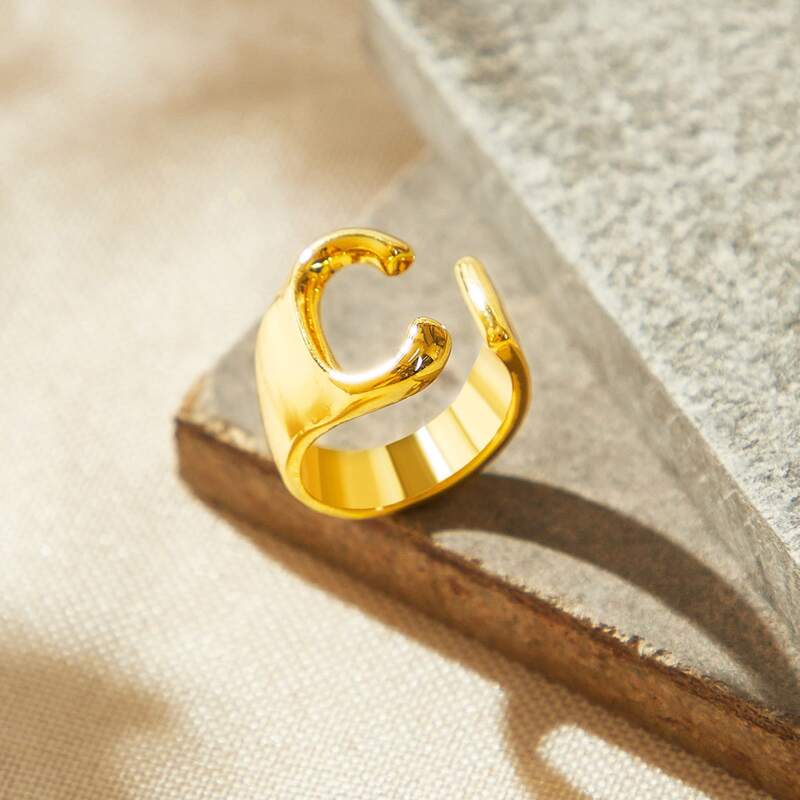 

Letter C Ring, Gold