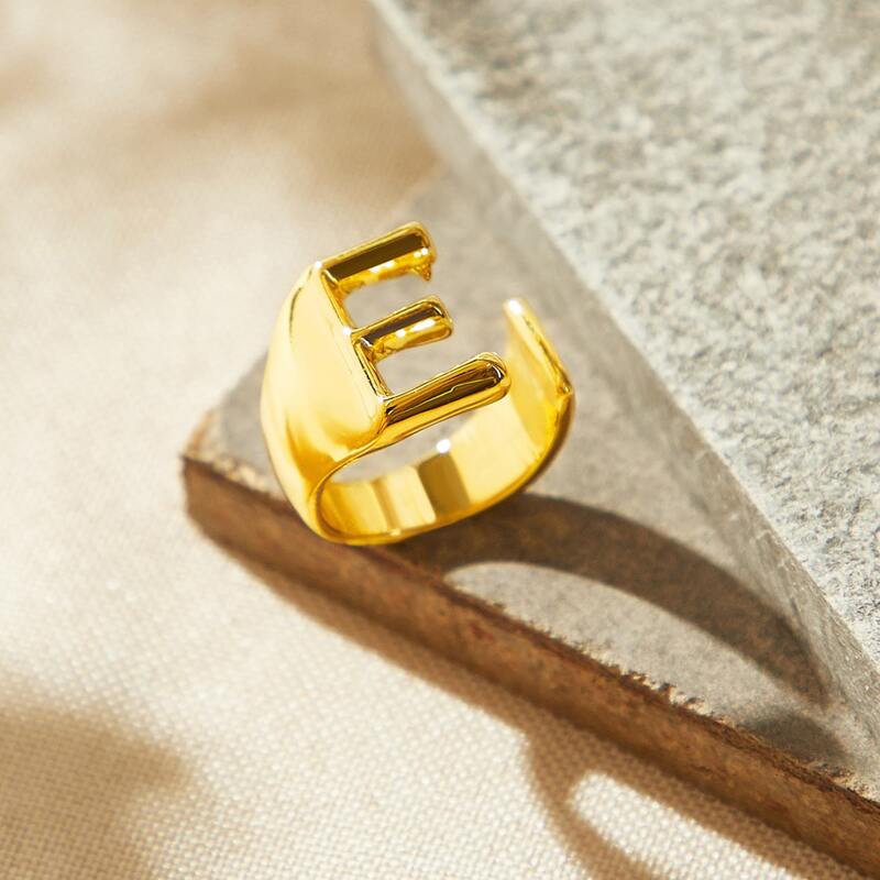 

Letter E Ring, Gold