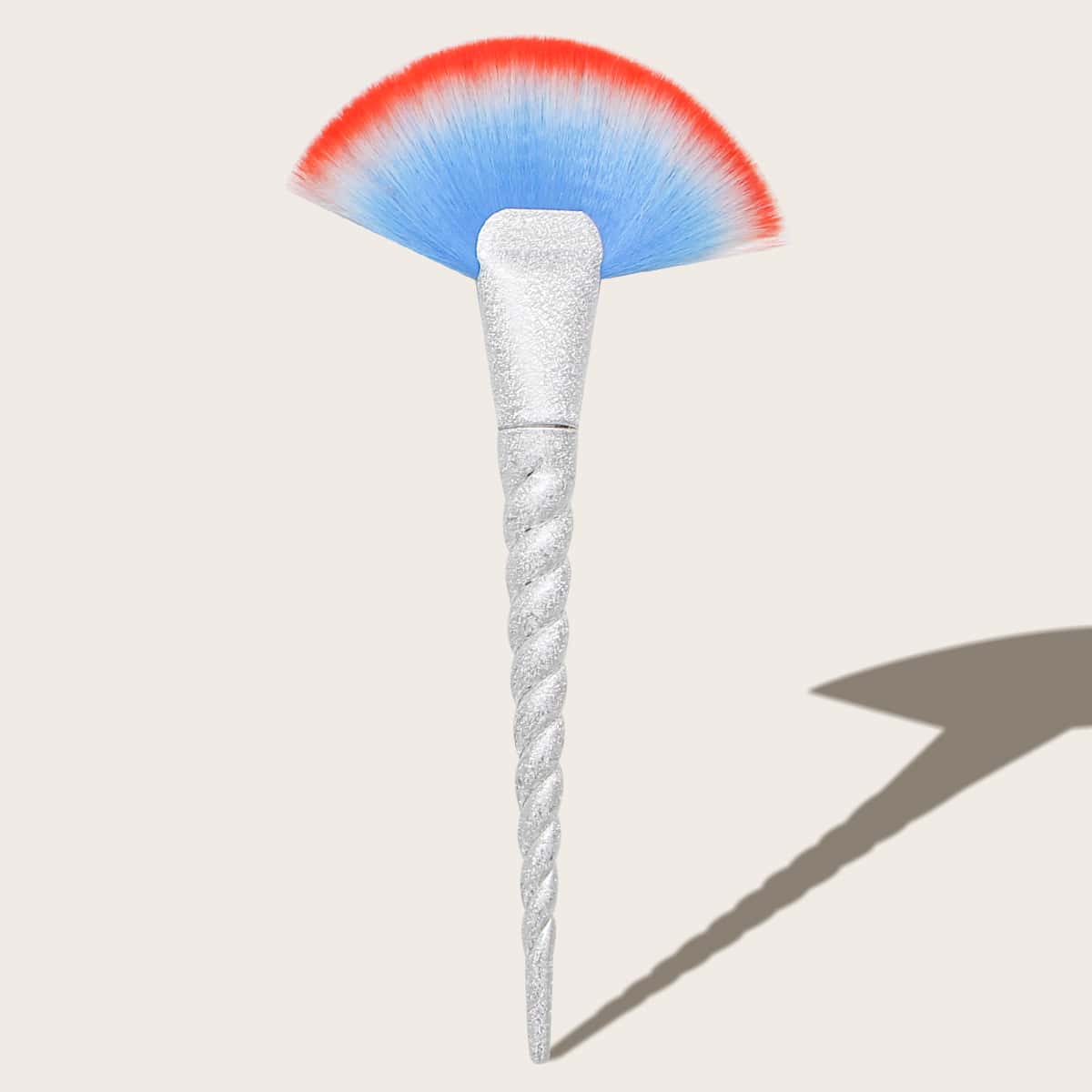 

1pc Fan Shaped Makeup Brush, Multicolor