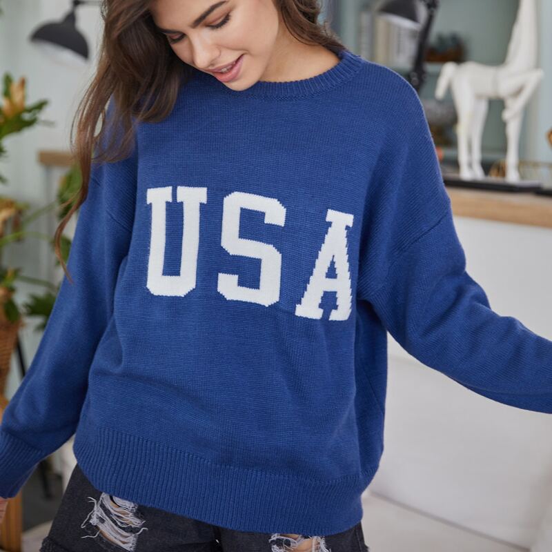 

Letter Graphic Sweater, Dusty blue