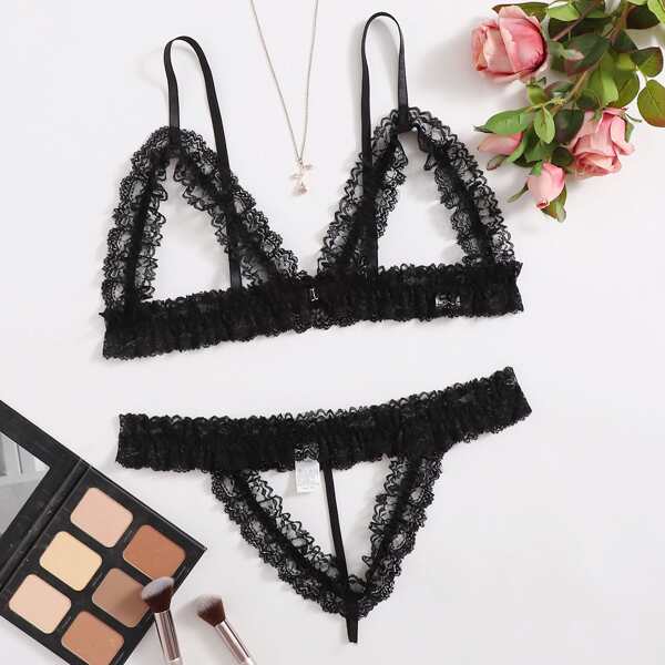 

Plus Floral Lace Cut-out Lingerie Set, Black