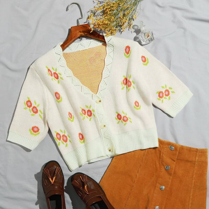 

Button Front Scallop Trim Floral Cardigan, Beige
