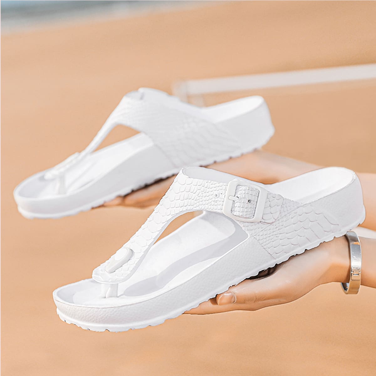 

Guys Crocodile Pattern Flip Flops, White