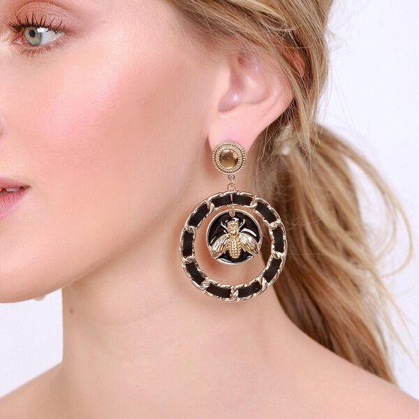 

1pair Bee Coin Leather Detail Circle Earrings, Gold